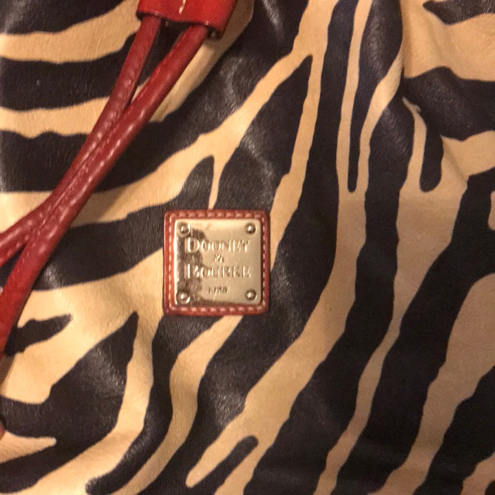 🌹Dooney and Bourke drawstring handbag🌹 - Picture 2 of 8